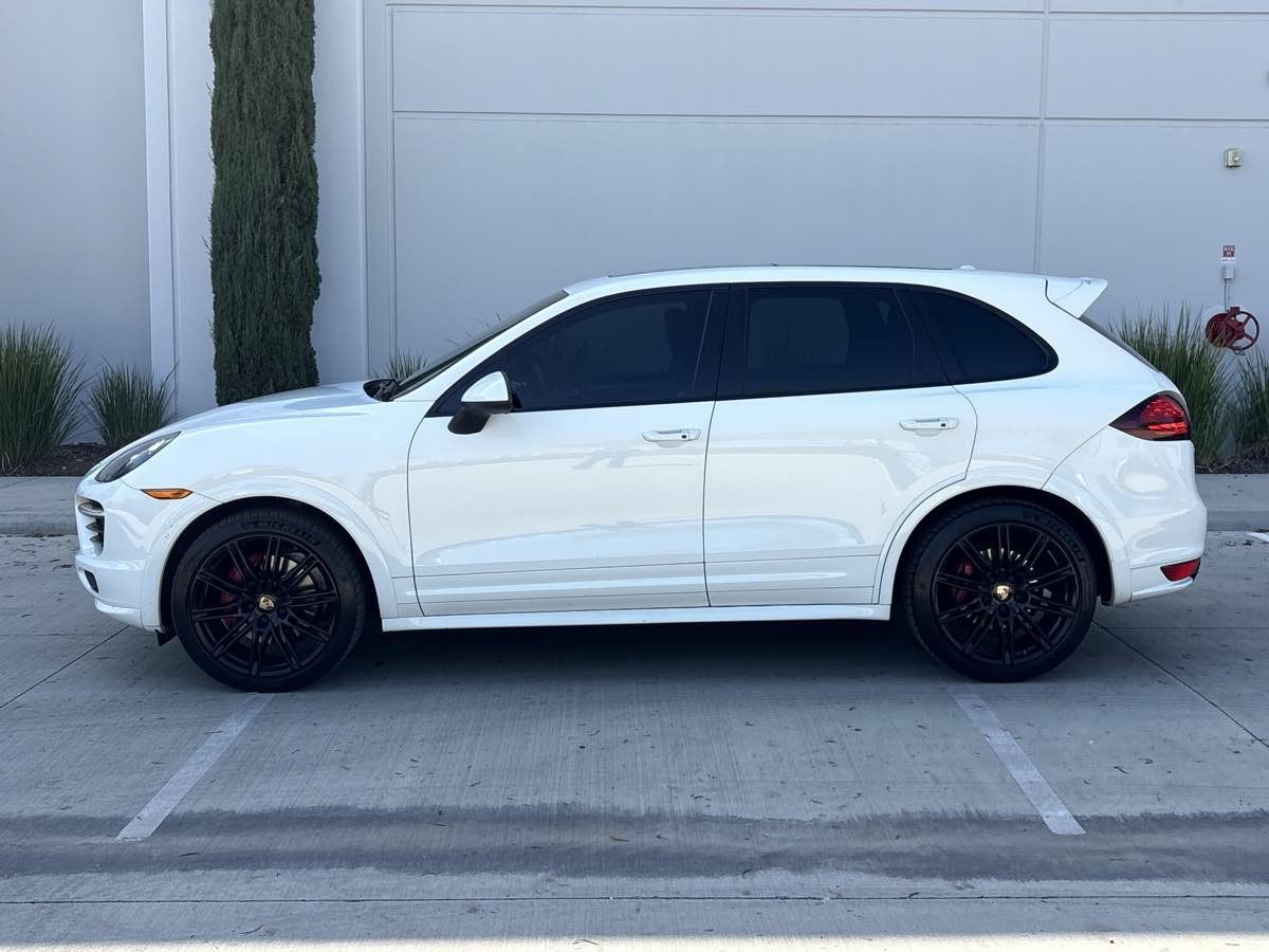 Used 2014 Porsche Cayenne GTS AWD/4WD image 6