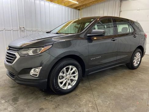 Used 2019 Chevrolet Equinox LS AWD/4WD image 3