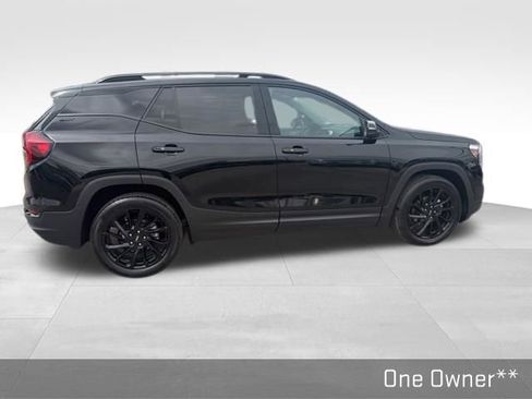 Used 2024 GMC Terrain SLT w/ Elevation Edition image 17