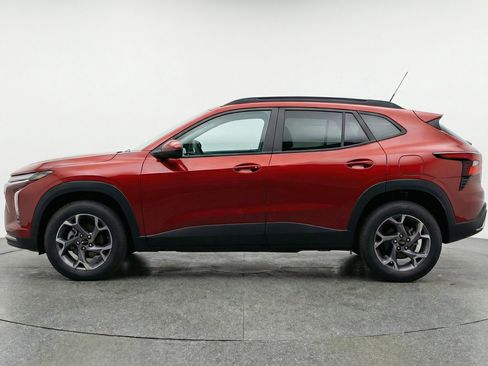 Used 2025 Chevrolet Trax LT image 5