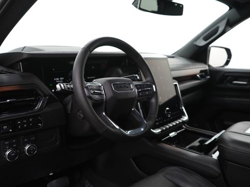 Used 2025 GMC Yukon XL Denali image 20