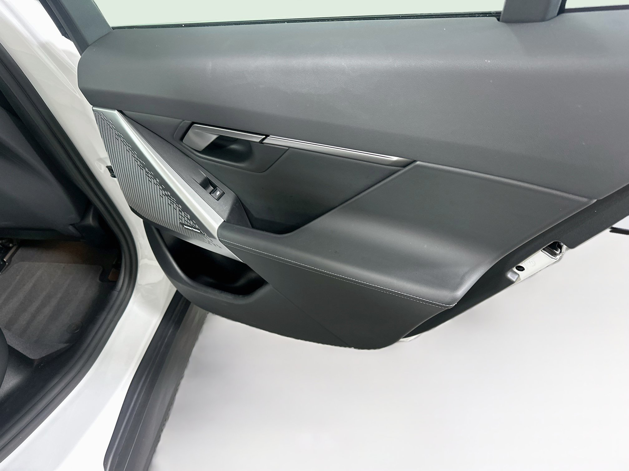 Used 2025 BMW i5 eDrive40i RWD image 31