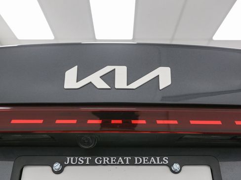 Used 2023 Kia Forte LXS image 11