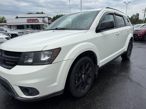 Used 2017 Dodge Journey SXT w/ Blacktop Package FWD image 9