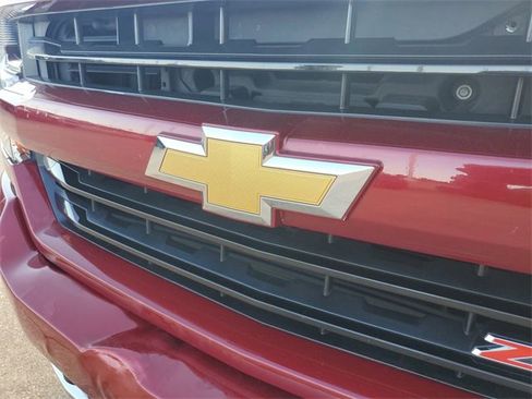 Certified 2018 Chevrolet Silverado 1500 LT w/ Texas Edition image 29