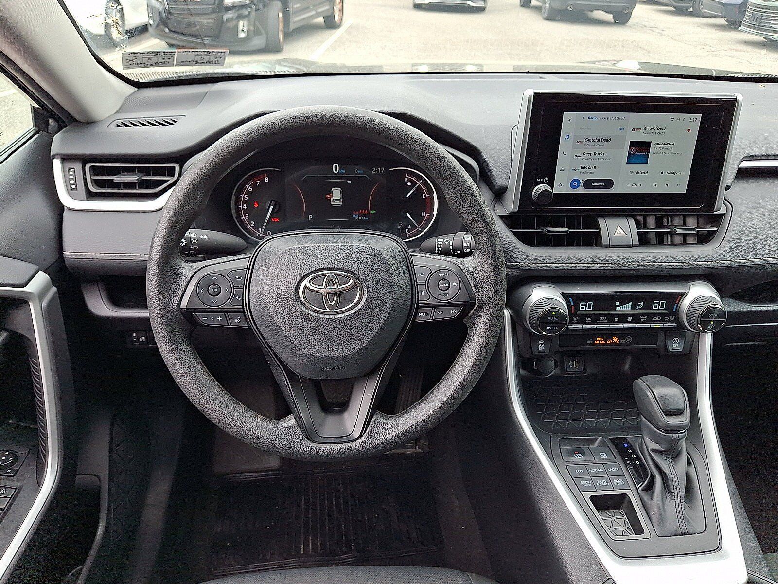 Used 2025 Toyota RAV4 XLE AWD/4WD image 12