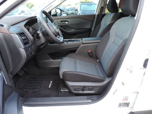 Used 2023 Nissan Rogue SV FWD image 19