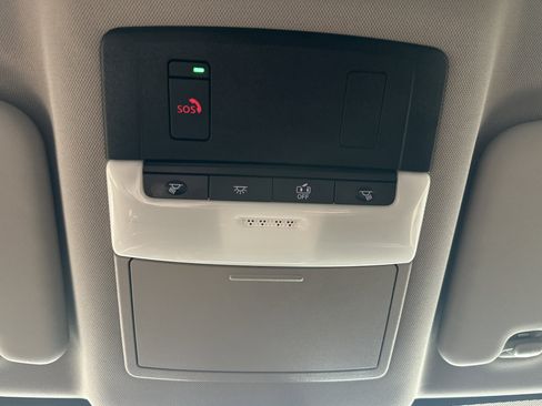 Used 2023 Nissan Rogue SV image 34