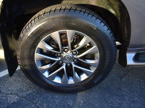 Used 2014 Lexus GX 460 Luxury image 37