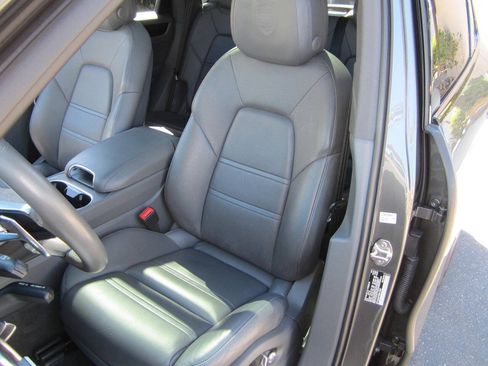 Used 2019 Porsche Cayenne AWD/4WD image 27