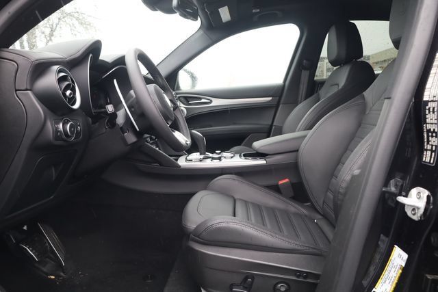 New 2025 Alfa Romeo Stelvio Sprint AWD/4WD image 12