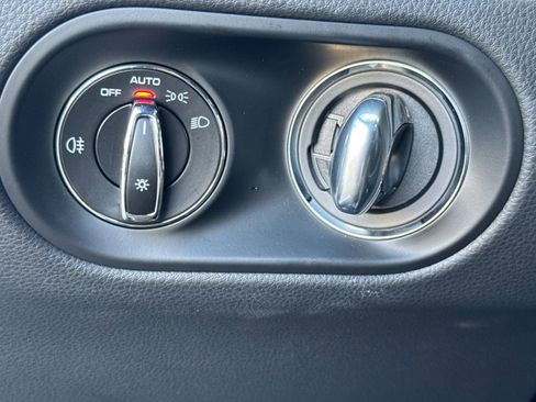 Certified 2025 Porsche Macan image 31