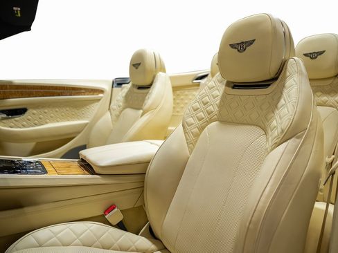 Used 2020 Bentley Continental GT V8 image 31
