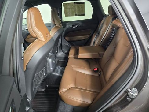 Used 2023 Volvo XC60 T8 Ultimate w/ Climate Package image 18