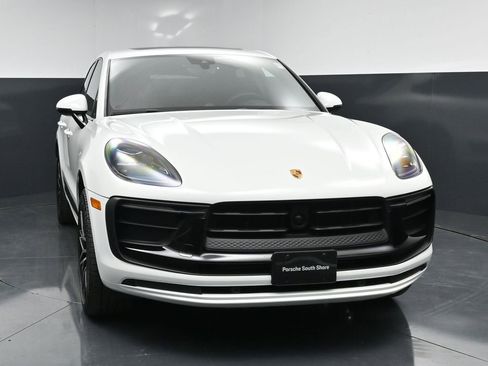 Used 2025 Porsche Macan AWD/4WD image 11