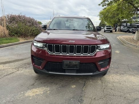 Used 2023 Jeep Grand Cherokee Laredo AWD/4WD image 2