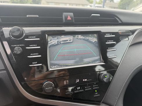 Used 2019 Toyota Camry SE FWD image 17