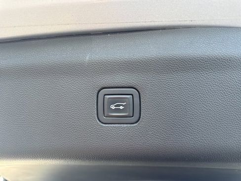 Used 2021 Buick Enclave Premium w/ Sun and Sites Package image 6