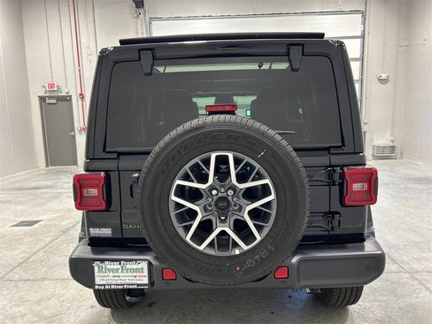 New 2025 Jeep Wrangler Sahara image 7