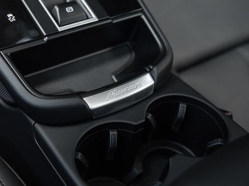 Certified 2026 Porsche Macan AWD/4WD image 28