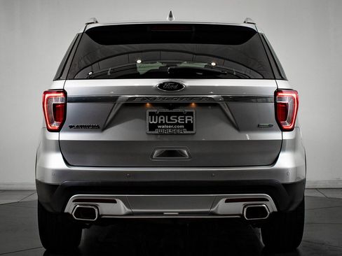 Used 2017 Ford Explorer Platinum image 7