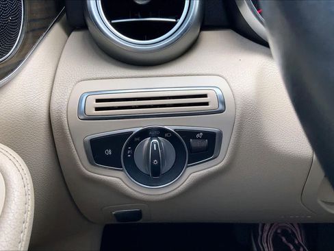 Used 2019 Mercedes-Benz C 300 Sedan image 34