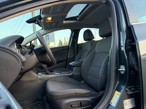 Used 2018 Chevrolet Cruze LT w/ Sun And Sound Package FWD image 9