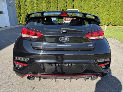 Used 2022 Hyundai Veloster N FWD image 4