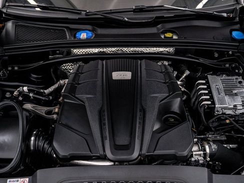 Certified 2023 Porsche Macan GTS image 29