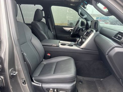 Used 2024 Lexus LX 600 F Sport image 13