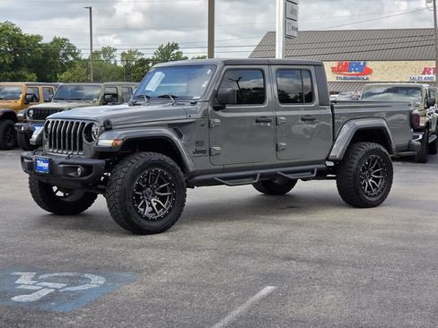 Used 2023 Jeep Gladiator Sport AWD/4WD image 4