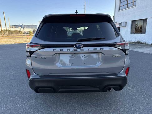Used 2025 Subaru Forester Touring image 5