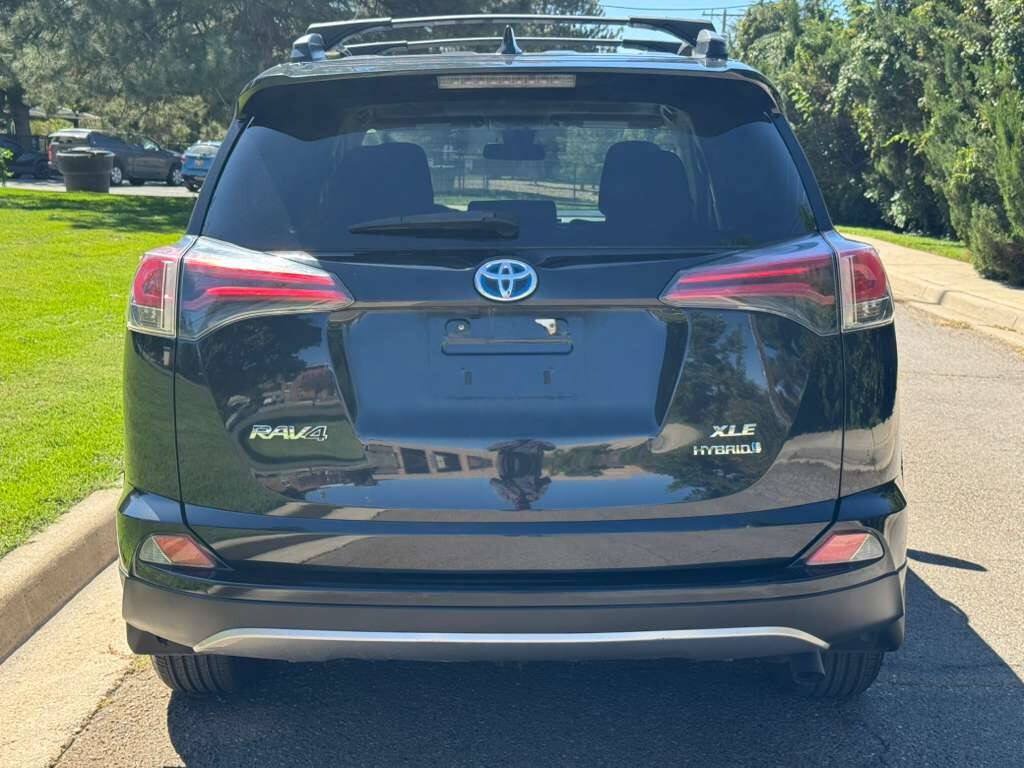 Used 2018 Toyota RAV4 XLE AWD/4WD image 4