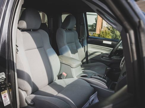 Used 2010 Toyota Tacoma 4x4 Access Cab V6 image 25