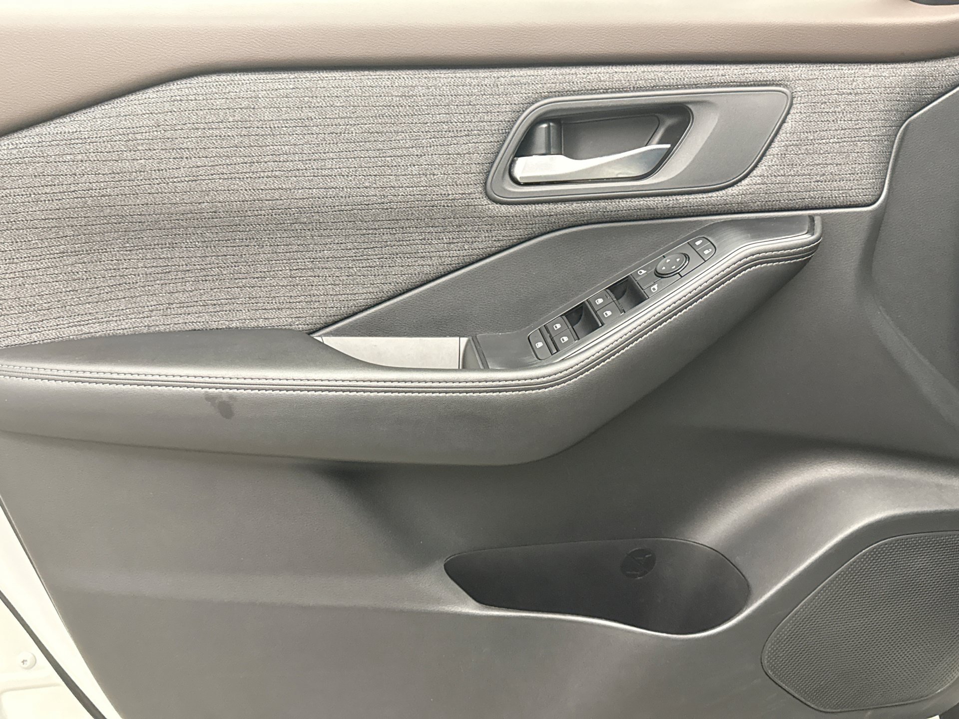 Used 2021 Nissan Rogue SV AWD/4WD image 9