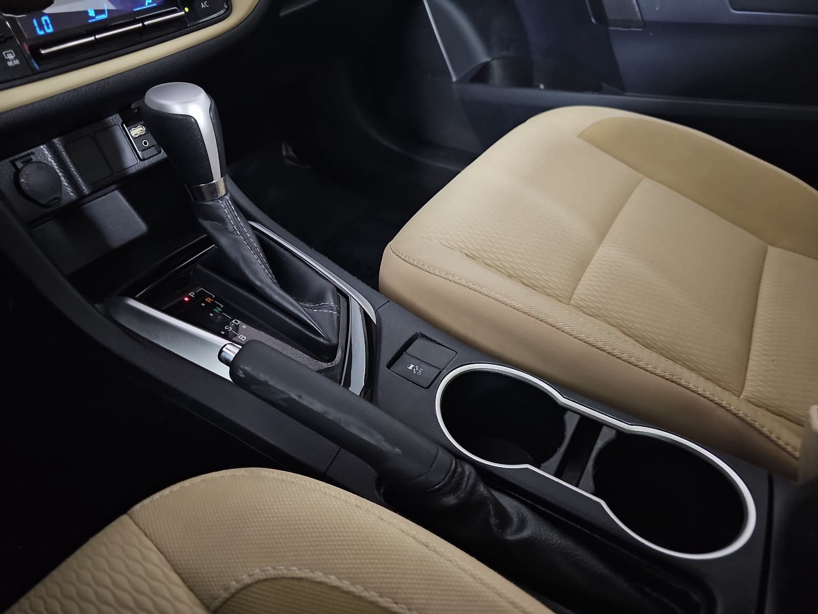 Used 2019 Toyota Corolla LE FWD image 23
