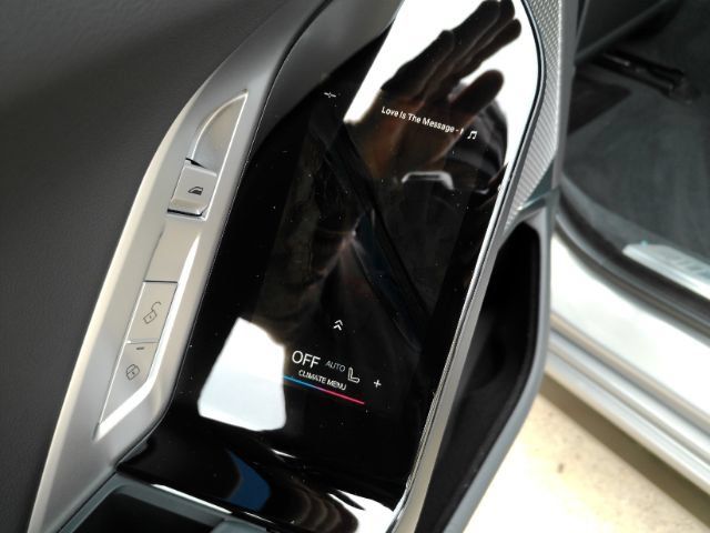 Used 2024 BMW i7 xDrive60 w/ Premium Package AWD/4WD image 21