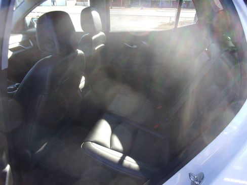 Used 2023 GMC Terrain SLT image 15