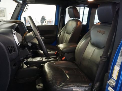 Used 2016 Jeep Wrangler Unlimited Sahara w/ Connectivity Group image 16