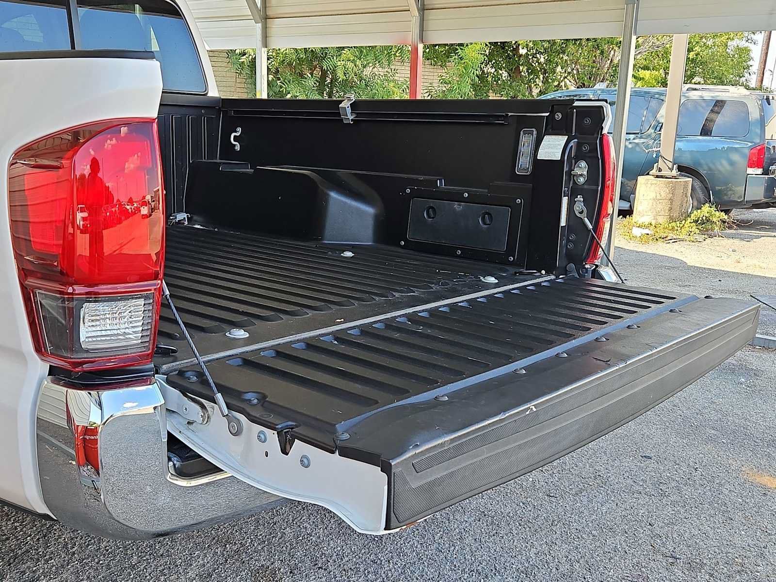 Used 2020 Toyota Tacoma SR5 RWD image 20