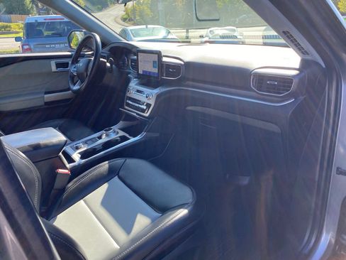 Used 2022 Ford Explorer XLT w/ Equipment Group 202A image 17