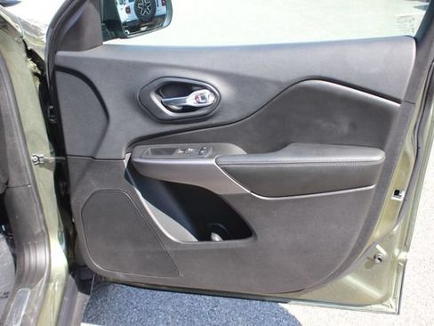 Used 2019 Jeep Cherokee Limited AWD/4WD image 30
