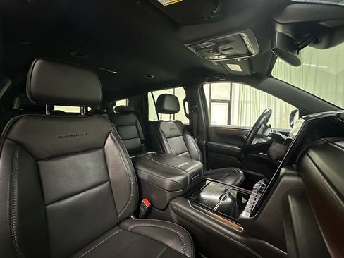 Used 2025 GMC Yukon Denali AWD/4WD image 25