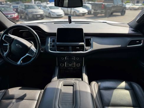 Used 2022 Chevrolet Tahoe Z71 w/ Luxury Package AWD/4WD image 17