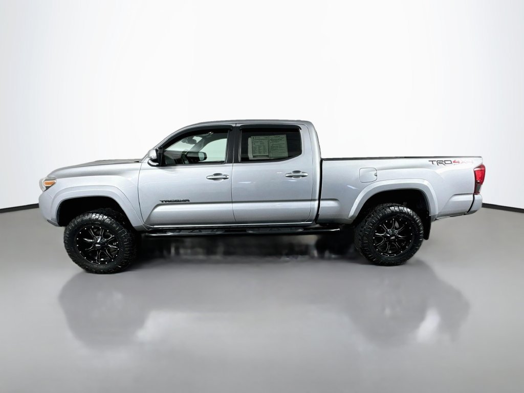 Used 2019 Toyota Tacoma TRD Sport w/ Technology Package AWD/4WD image 5