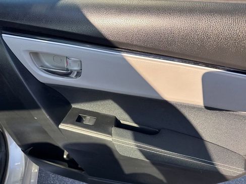 Used 2018 Toyota Corolla LE image 13