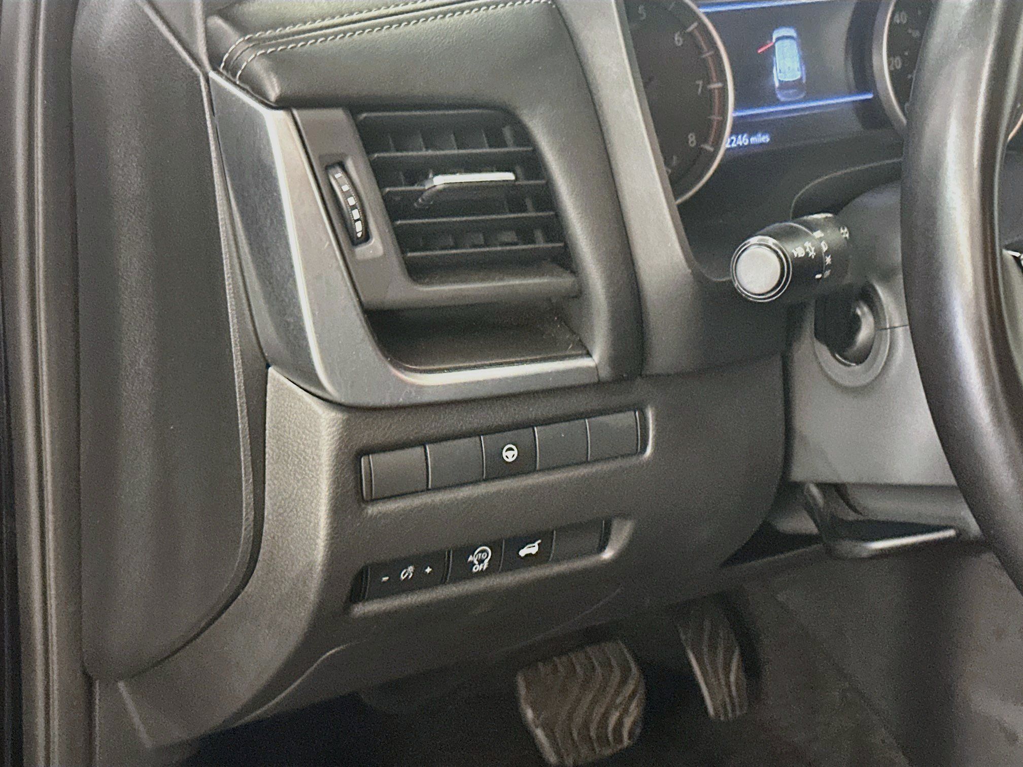 Used 2025 Nissan Rogue SV AWD/4WD image 17