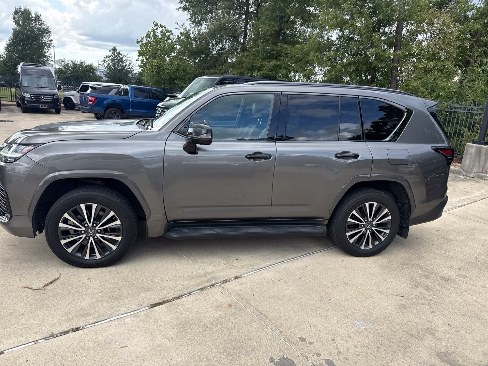 Used 2023 Lexus LX 600 4WD w/ Appearance Package image 7