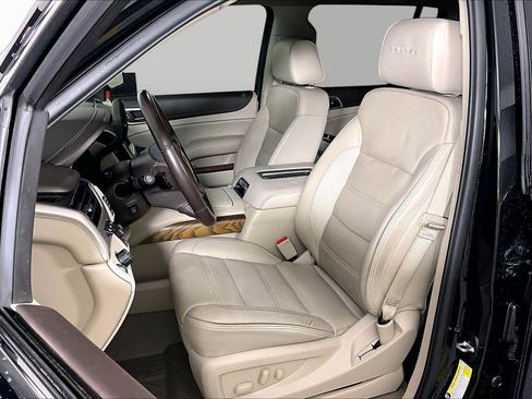 Used 2019 GMC Yukon XL Denali w/ Denali Ultimate Package RWD image 8