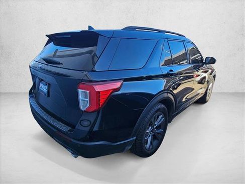 Used 2021 Ford Explorer XLT w/ Equipment Group 202A image 6